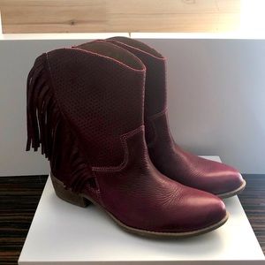 Rebel Without A Cause red leather boots NWOT